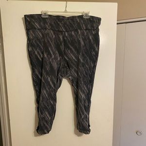 2 pairs of workout capri leggings